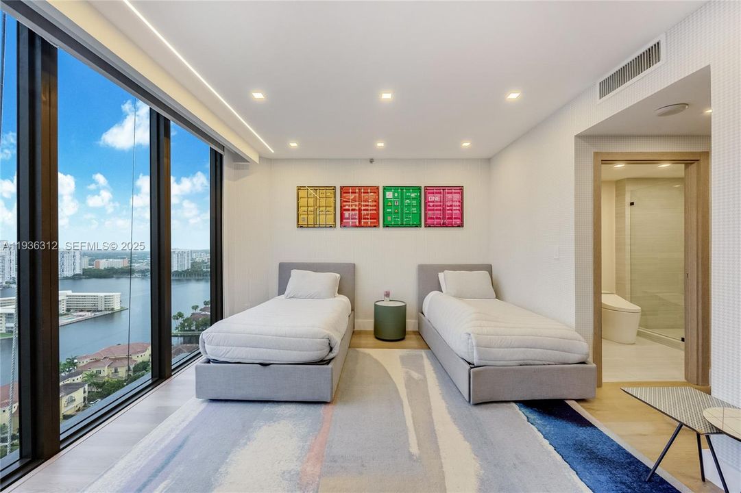 For Sale: $1,480,000 (2 beds, 2 baths, 2000 Square Feet)
