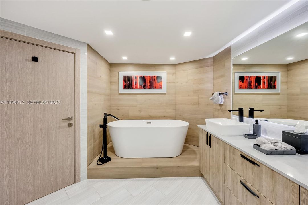 For Sale: $1,480,000 (2 beds, 2 baths, 2000 Square Feet)