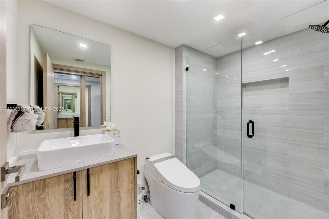 For Sale: $1,480,000 (2 beds, 2 baths, 2000 Square Feet)