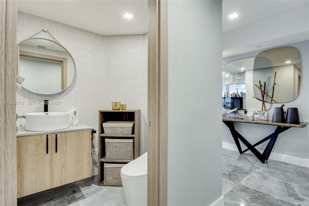 For Sale: $1,480,000 (2 beds, 2 baths, 2000 Square Feet)