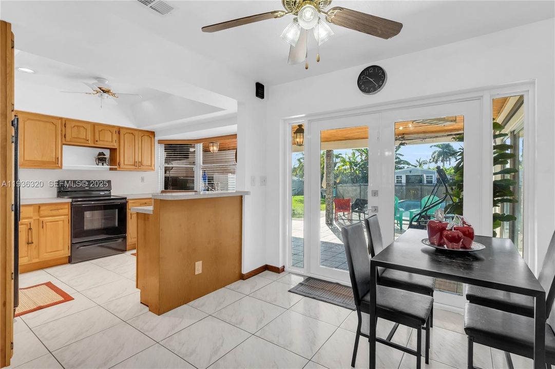 待售: $685,000 (3 贝兹, 2 浴室, 1435 平方英尺)