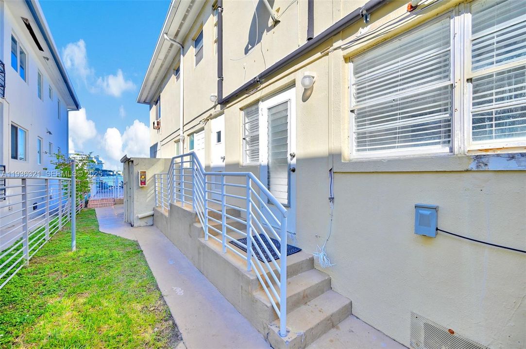 For Rent: $1,800 (1 beds, 1 baths, 500 Square Feet)