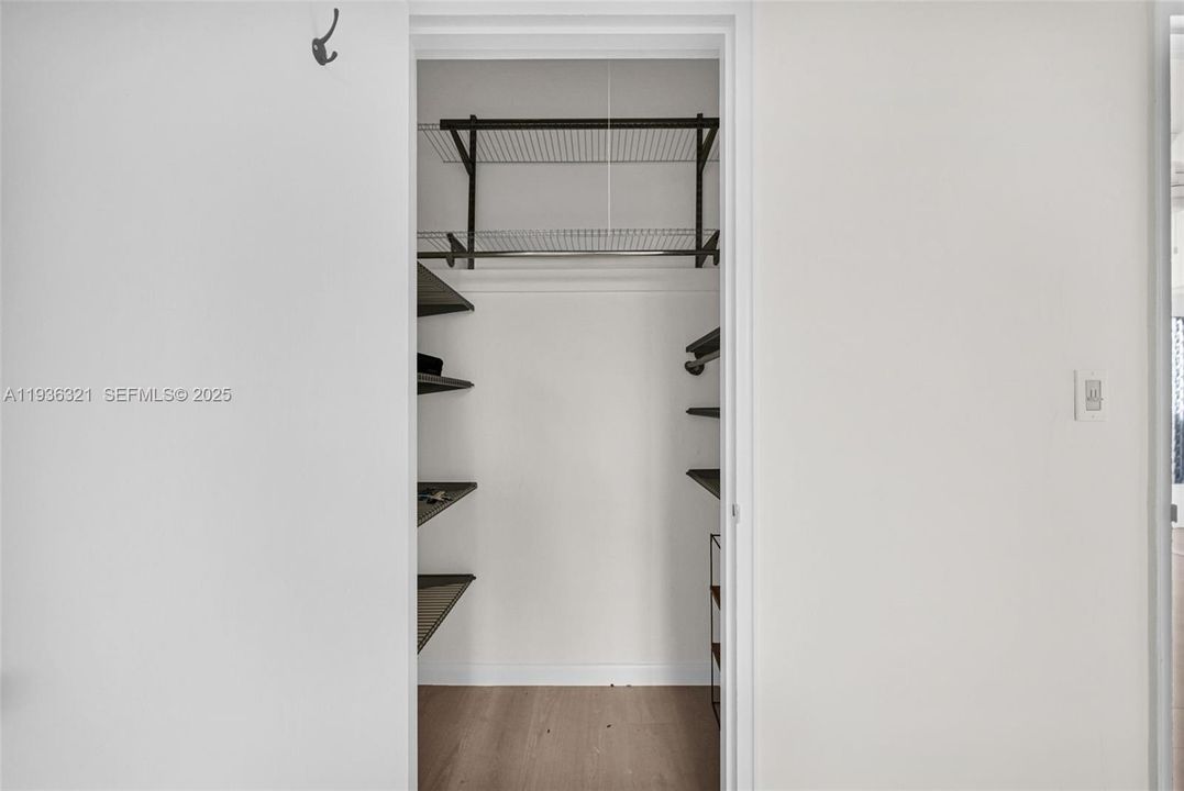 For Rent: $1,800 (1 beds, 1 baths, 500 Square Feet)