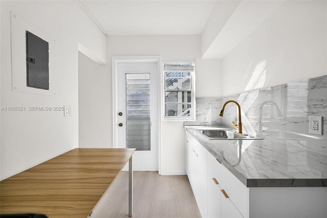 For Rent: $1,800 (1 beds, 1 baths, 500 Square Feet)