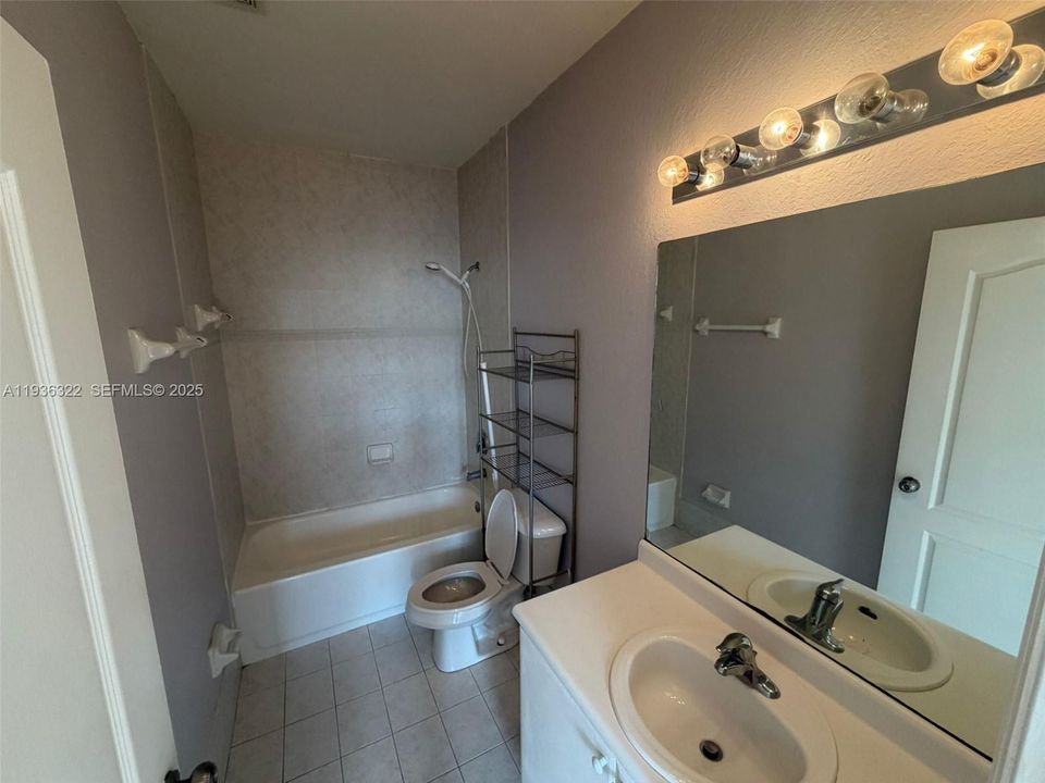 For Sale: $220,000 (3 beds, 2 baths, 1182 Square Feet)