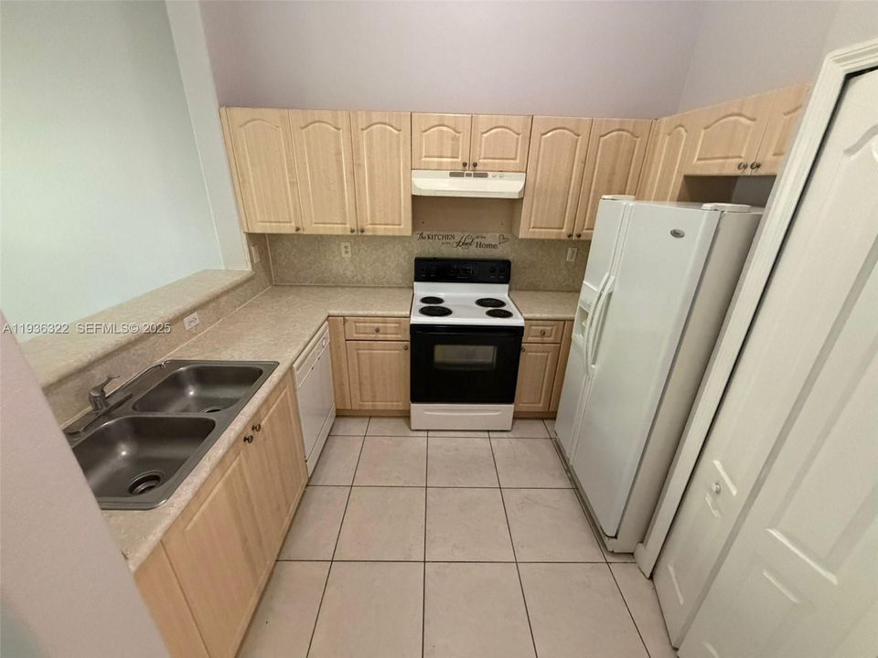 For Sale: $220,000 (3 beds, 2 baths, 1182 Square Feet)