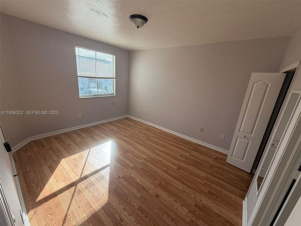 For Sale: $220,000 (3 beds, 2 baths, 1182 Square Feet)