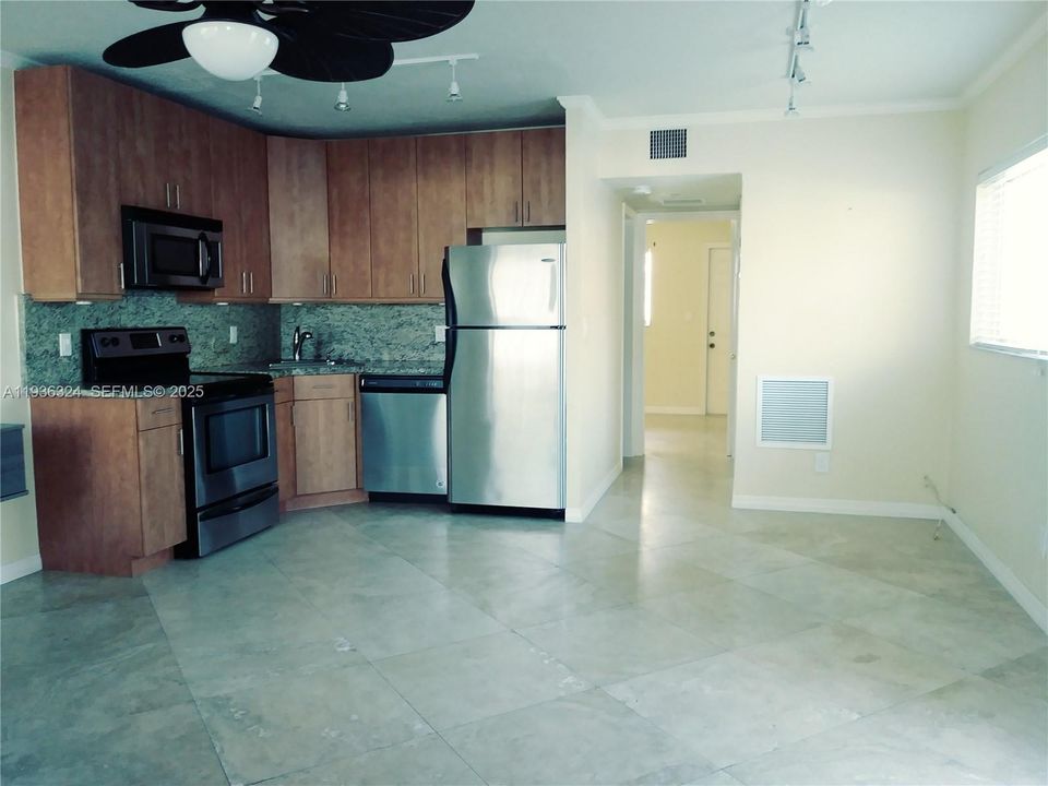 For Rent: $1,750 (1 beds, 1 baths, 511 Square Feet)