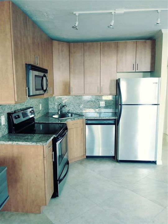 For Rent: $1,750 (1 beds, 1 baths, 511 Square Feet)