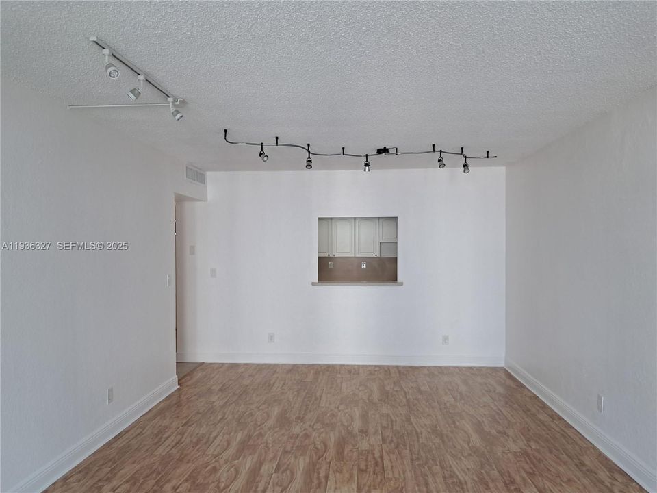 В аренду: $2,000 (1 спален, 1 ванн, 1005 Квадратных фут)