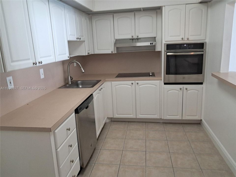 В аренду: $2,000 (1 спален, 1 ванн, 1005 Квадратных фут)