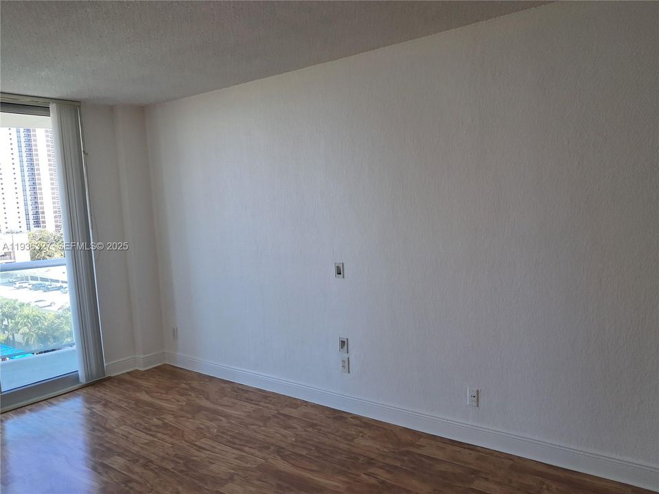 В аренду: $2,000 (1 спален, 1 ванн, 1005 Квадратных фут)