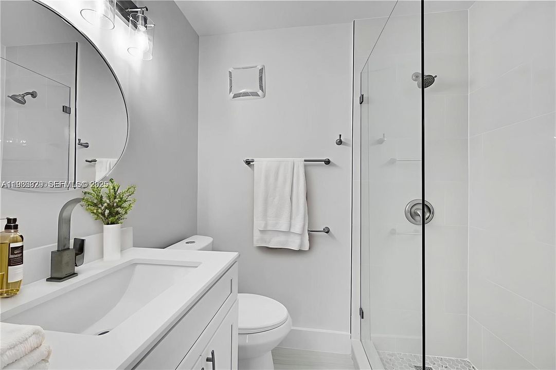 出租: $3,000 (2 贝兹, 2 浴室, 1018 平方英尺)