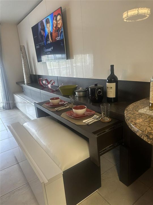 For Rent: $2,100 (0 beds, 1 baths, 360 Square Feet)