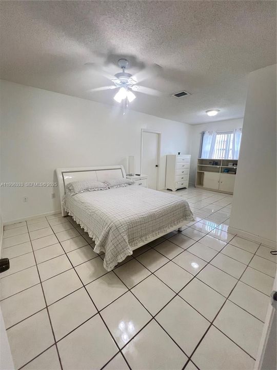 For Rent: $3,900 (3 beds, 3 baths, 1979 Square Feet)