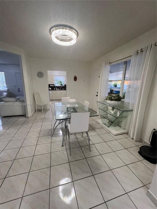 For Rent: $3,900 (3 beds, 3 baths, 1979 Square Feet)