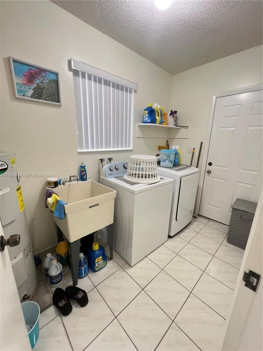 For Rent: $3,900 (3 beds, 3 baths, 1979 Square Feet)