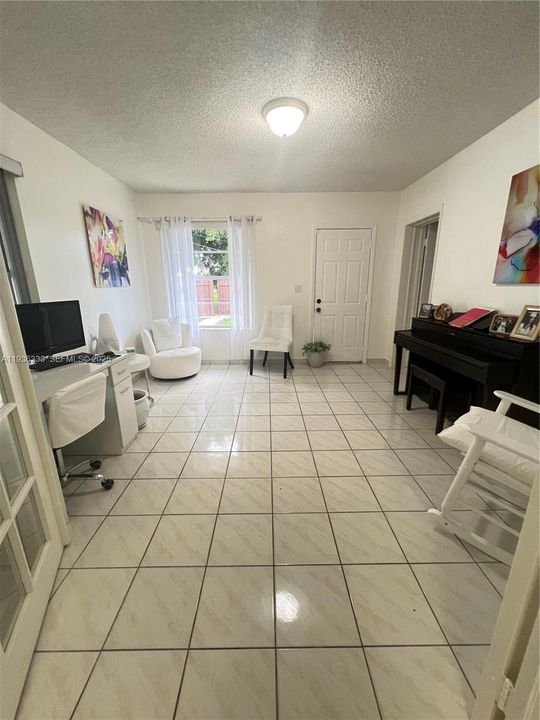 For Rent: $3,900 (3 beds, 3 baths, 1979 Square Feet)