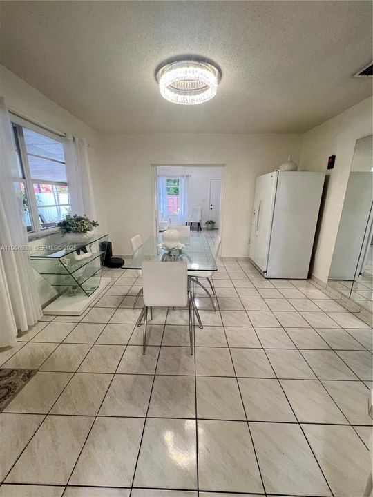 For Rent: $3,900 (3 beds, 3 baths, 1979 Square Feet)