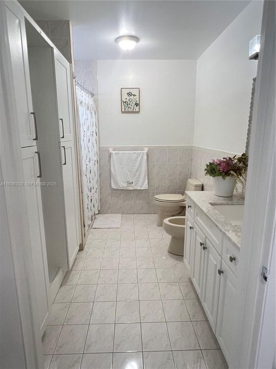 For Rent: $3,900 (3 beds, 3 baths, 1979 Square Feet)