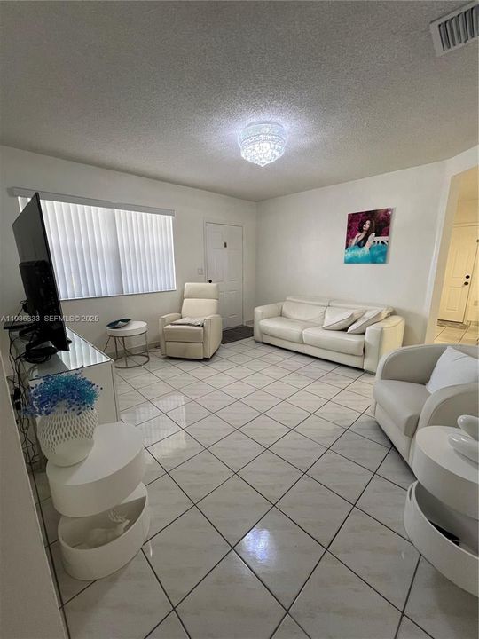 For Rent: $3,900 (3 beds, 3 baths, 1979 Square Feet)