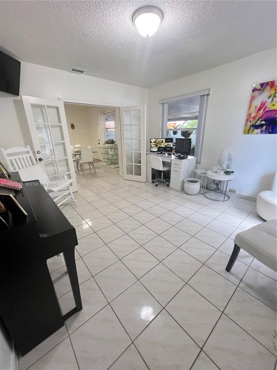 For Rent: $3,900 (3 beds, 3 baths, 1979 Square Feet)