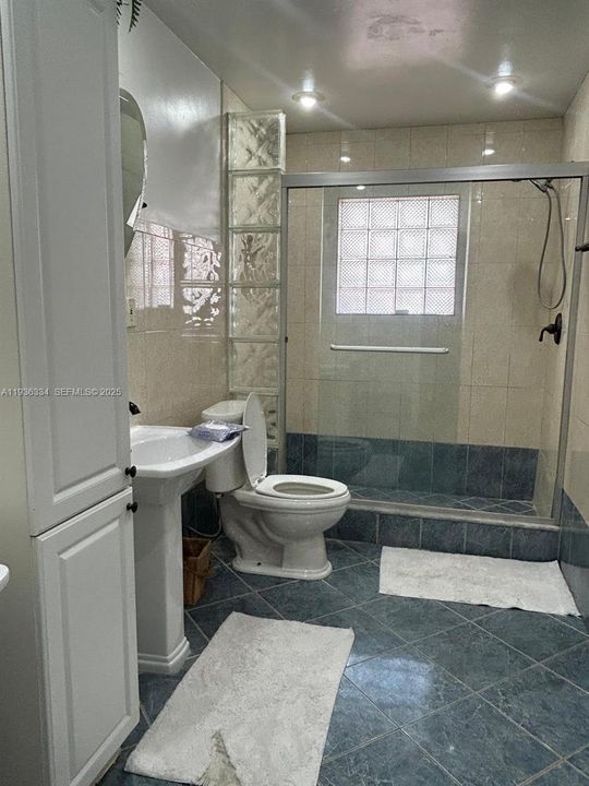 出租: $4,400 (4 贝兹, 3 浴室, 2033 平方英尺)