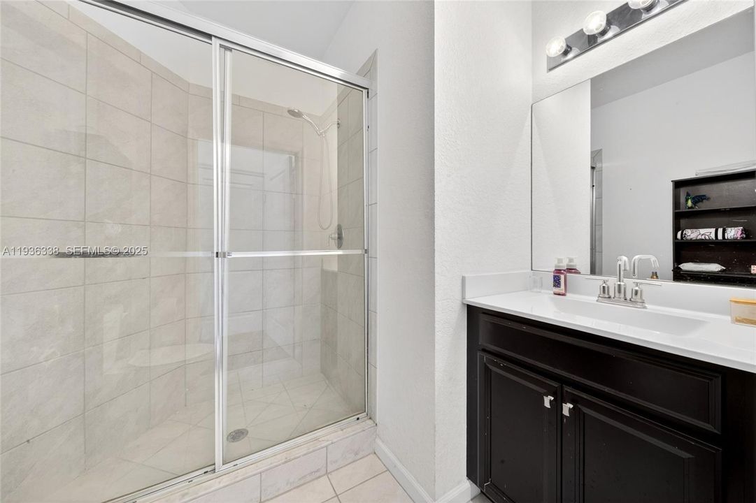 For Sale: $409,000 (4 beds, 3 baths, 1952 Square Feet)