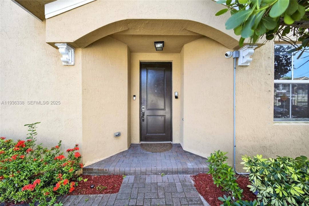 For Sale: $409,000 (4 beds, 3 baths, 1952 Square Feet)