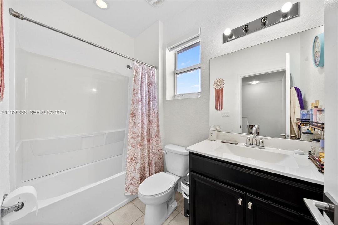 For Sale: $409,000 (4 beds, 3 baths, 1952 Square Feet)