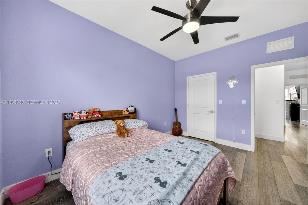 For Sale: $409,000 (4 beds, 3 baths, 1952 Square Feet)