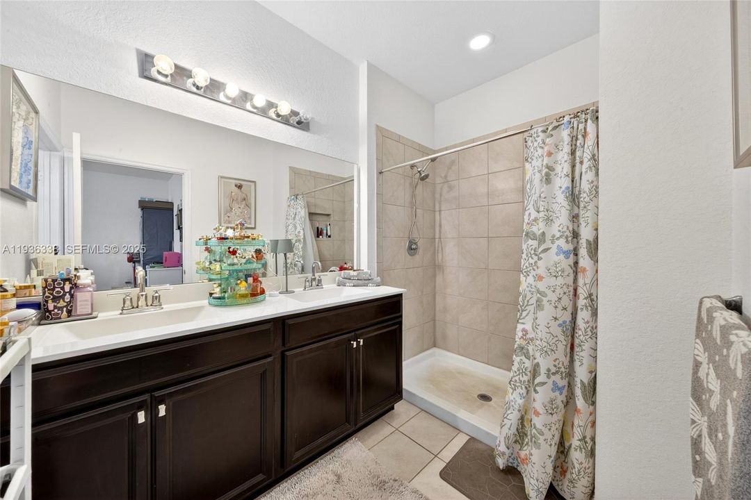 For Sale: $409,000 (4 beds, 3 baths, 1952 Square Feet)