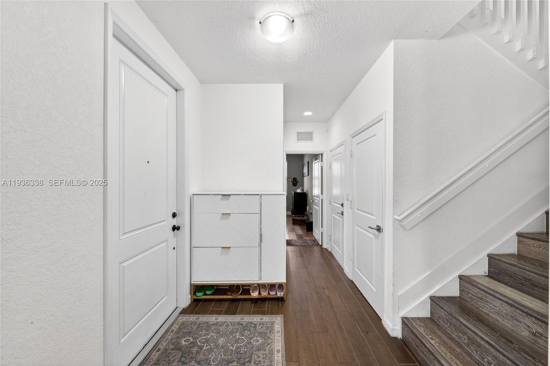 For Sale: $409,000 (4 beds, 3 baths, 1952 Square Feet)