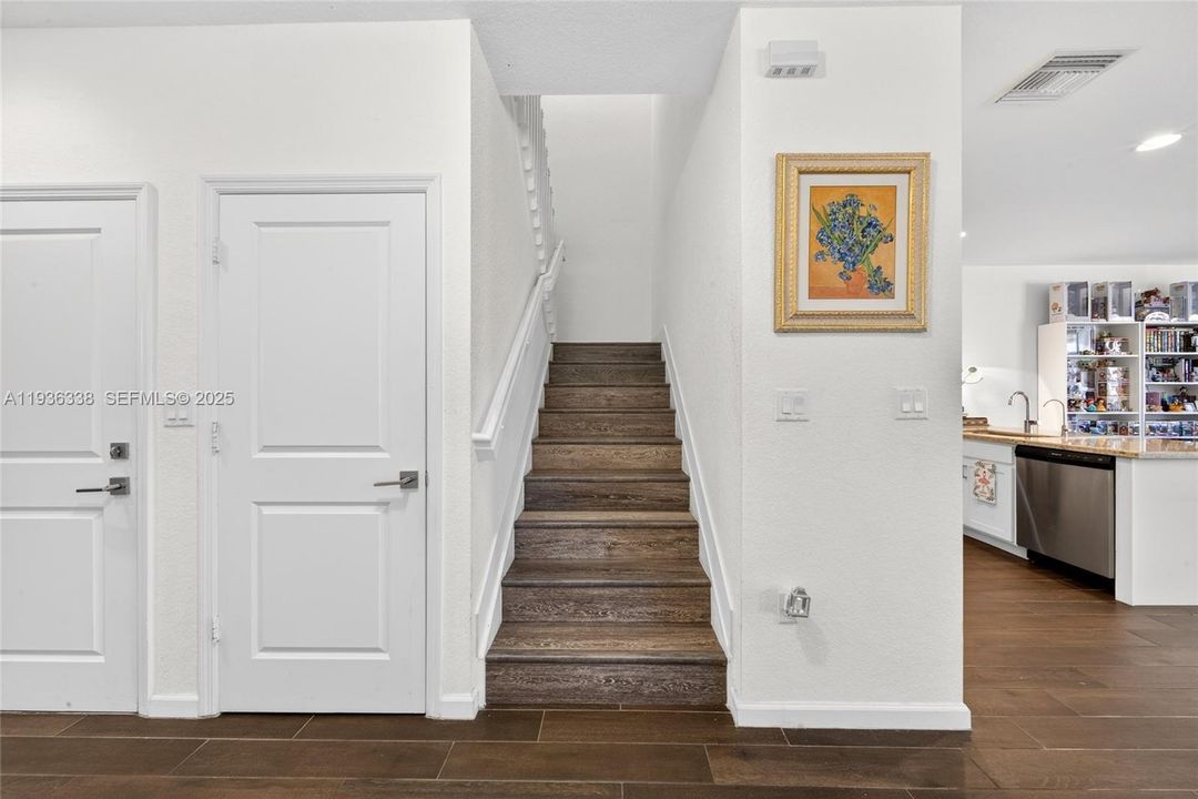 For Sale: $409,000 (4 beds, 3 baths, 1952 Square Feet)