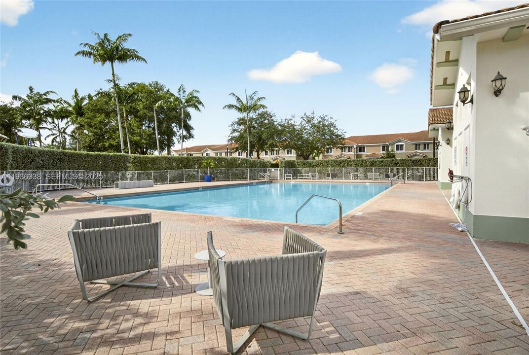 For Sale: $409,000 (4 beds, 3 baths, 1952 Square Feet)