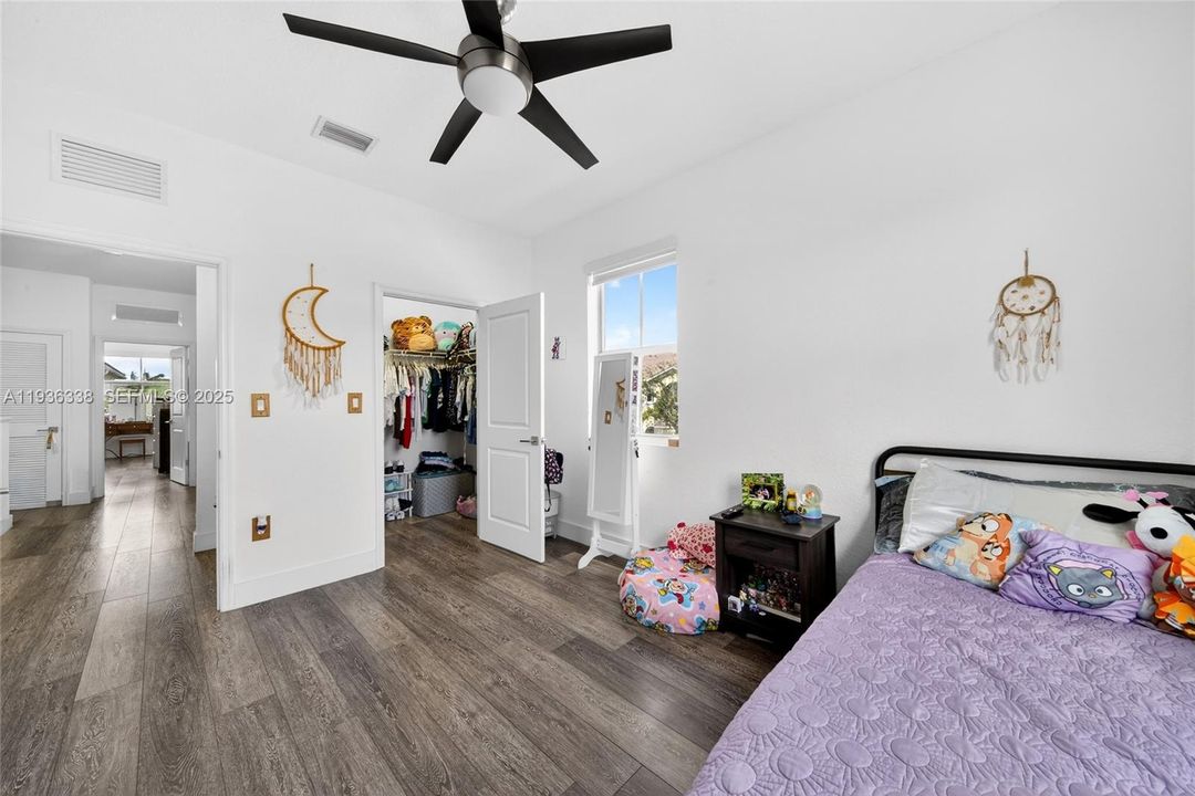 For Sale: $409,000 (4 beds, 3 baths, 1952 Square Feet)