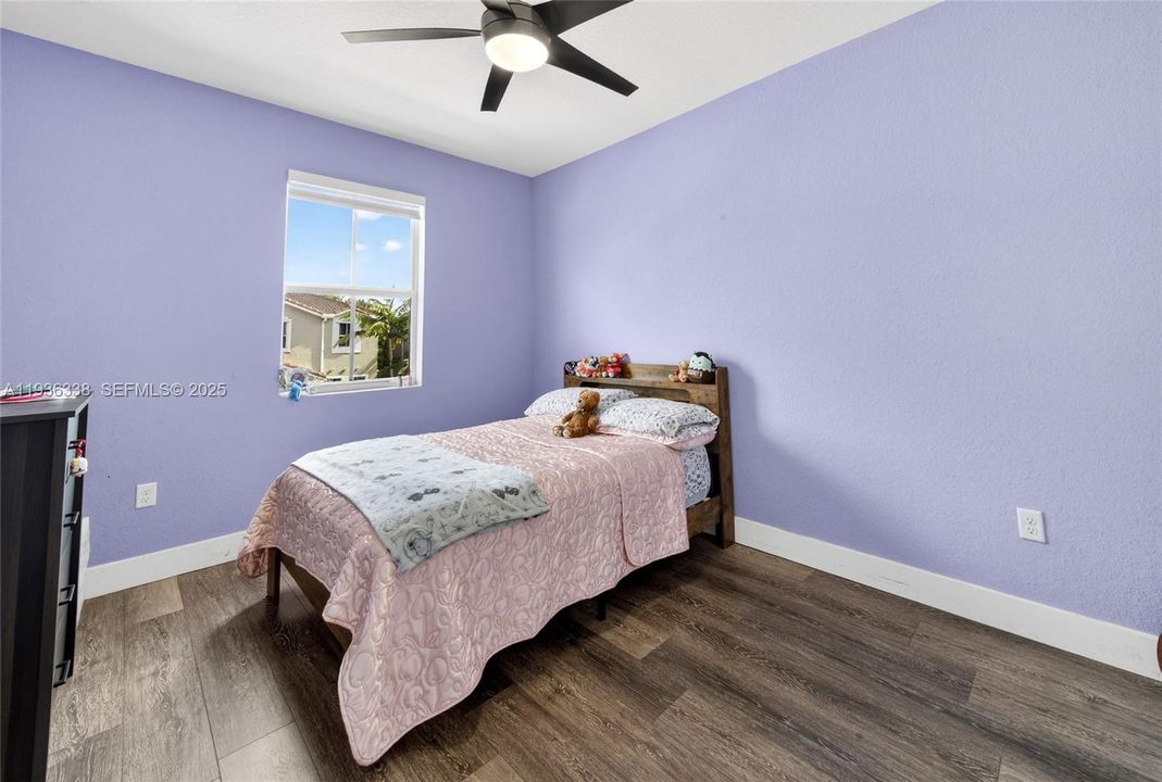 For Sale: $409,000 (4 beds, 3 baths, 1952 Square Feet)