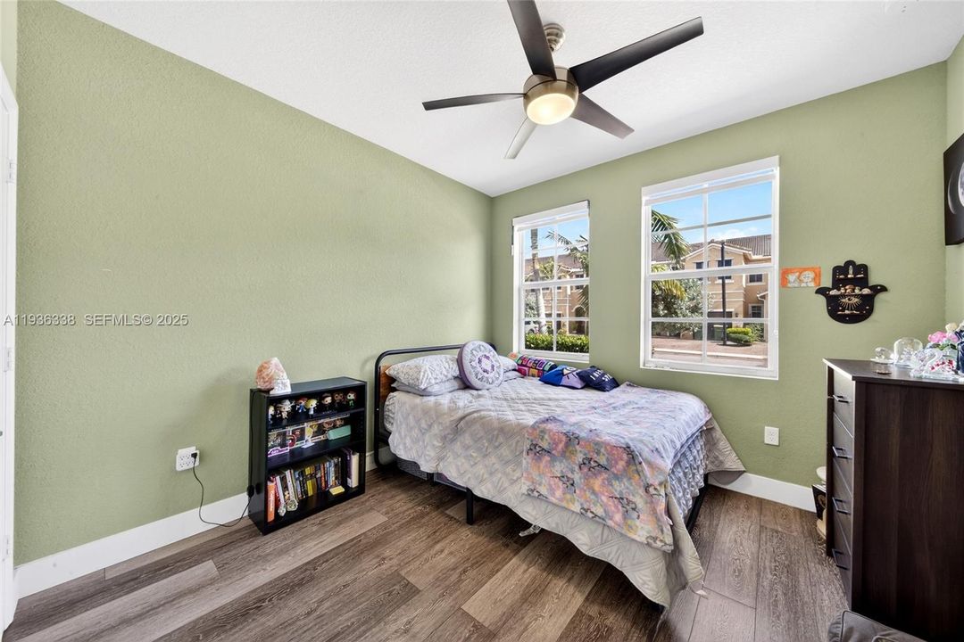 For Sale: $409,000 (4 beds, 3 baths, 1952 Square Feet)