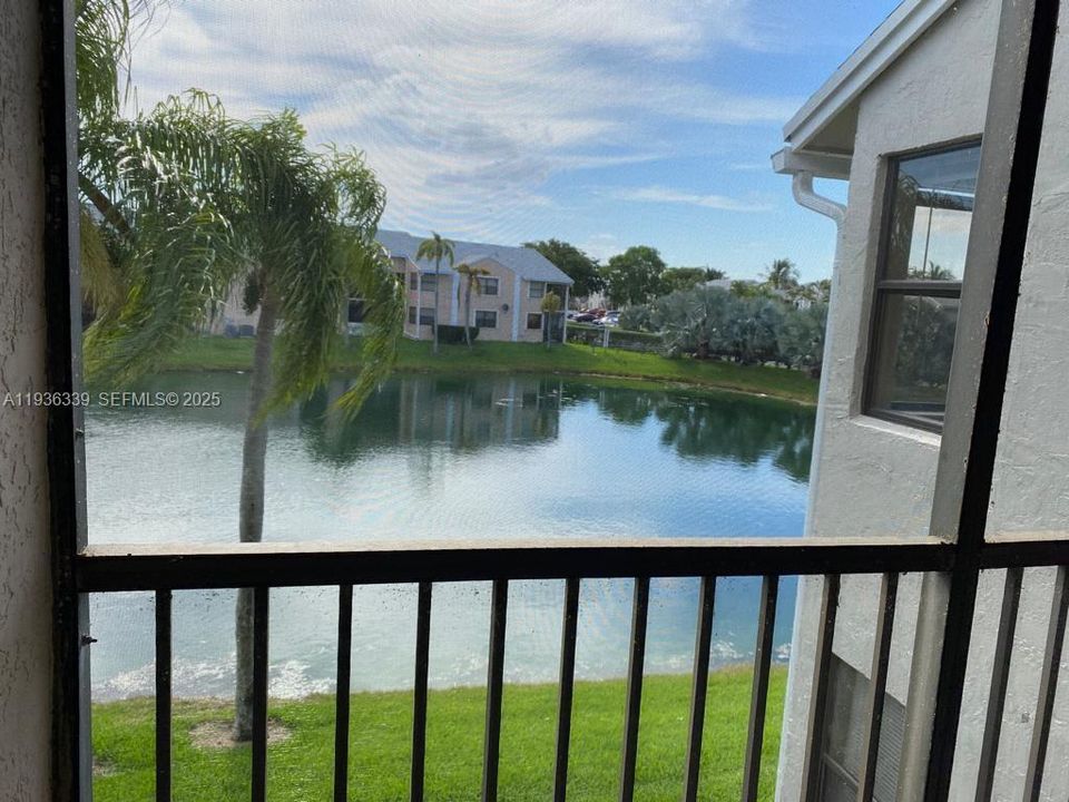 出租: $2,000 (2 贝兹, 2 浴室, 970 平方英尺)