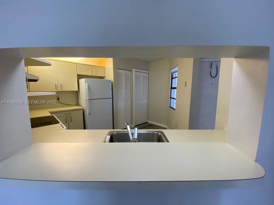 出租: $2,000 (2 贝兹, 2 浴室, 970 平方英尺)