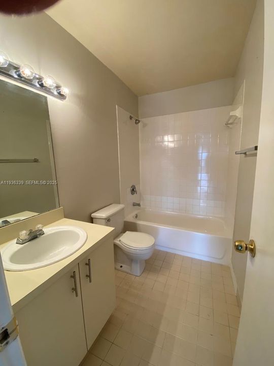 出租: $2,000 (2 贝兹, 2 浴室, 970 平方英尺)