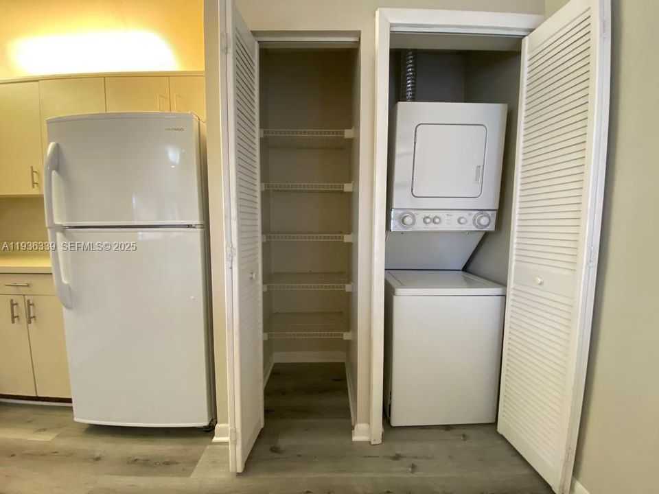 出租: $2,000 (2 贝兹, 2 浴室, 970 平方英尺)