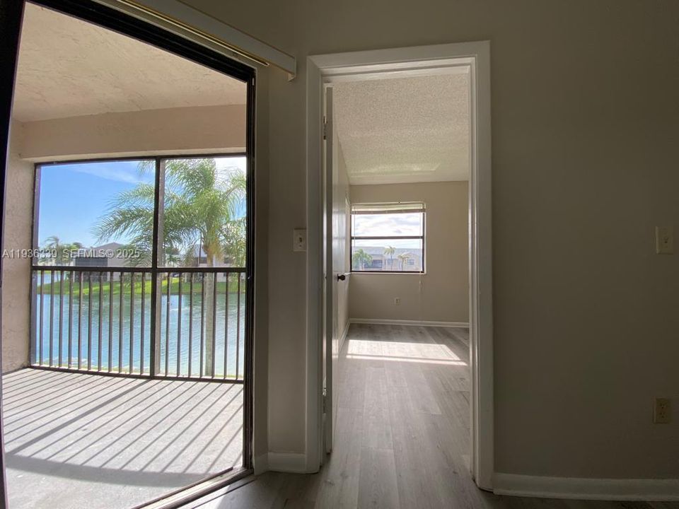 出租: $2,000 (2 贝兹, 2 浴室, 970 平方英尺)