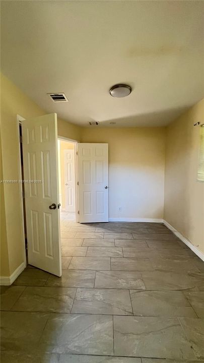 For Rent: $1,900 (2 beds, 1 baths, 4254 Square Feet)