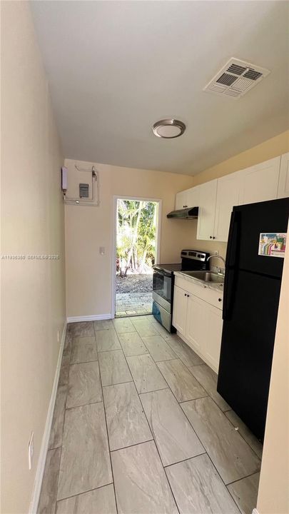For Rent: $1,900 (2 beds, 1 baths, 4254 Square Feet)