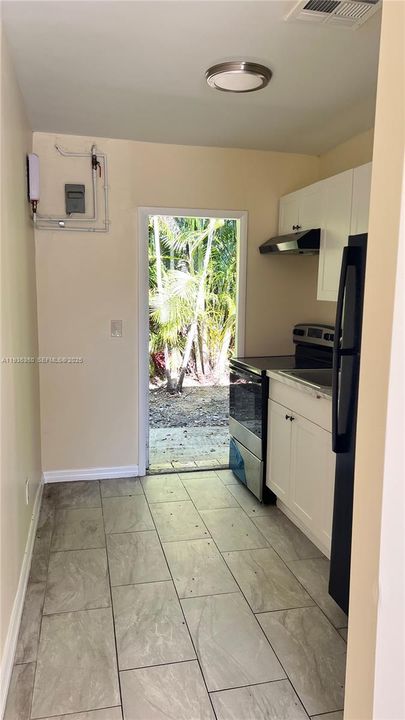 For Rent: $1,900 (2 beds, 1 baths, 4254 Square Feet)