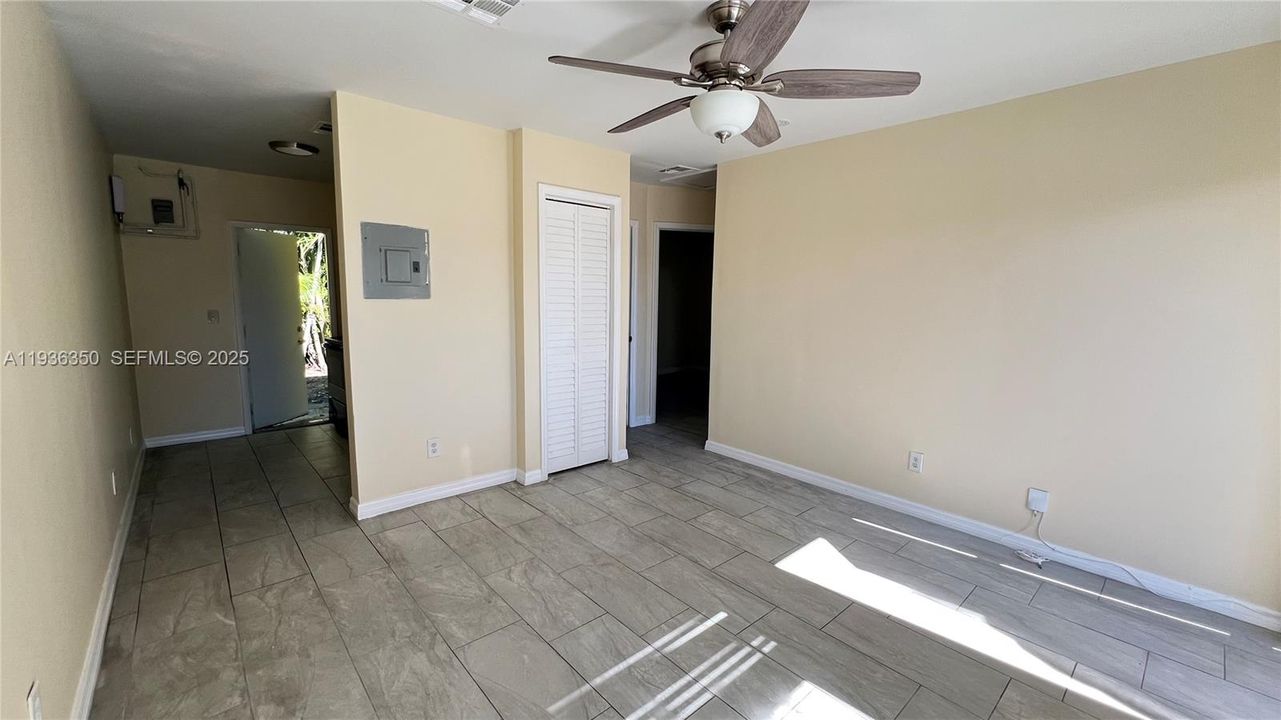 For Rent: $1,900 (2 beds, 1 baths, 4254 Square Feet)
