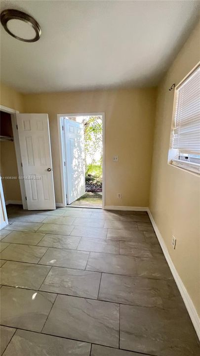 For Rent: $1,900 (2 beds, 1 baths, 4254 Square Feet)