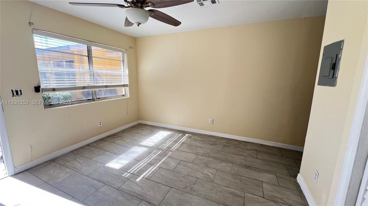 For Rent: $1,900 (2 beds, 1 baths, 4254 Square Feet)