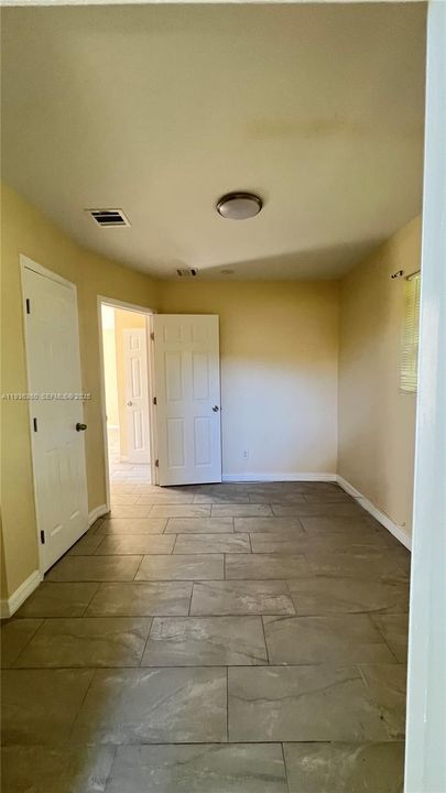 For Rent: $1,900 (2 beds, 1 baths, 4254 Square Feet)